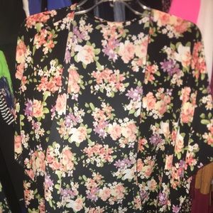 Very pretty floral kimono!